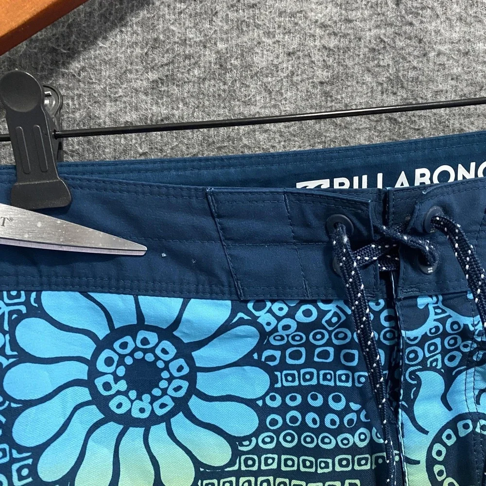 Billabong Airlite Board Shorts Mens 31 Blue‎ Floral Quick Dry Surf Beach Resort